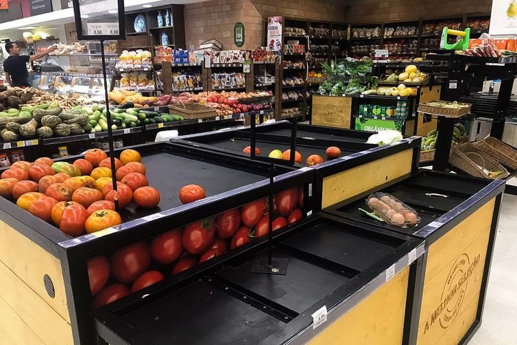 Supermercados de São Paulo ainda enfrentam desabastecimento de frutas, verduras e legumes após as fortes chuvas desta semana