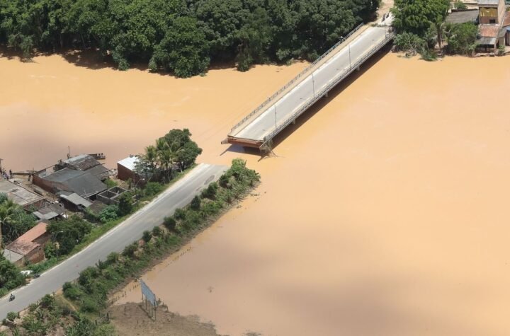Sistemas de águas dos afetados pelas chuvas na Bahia são religados