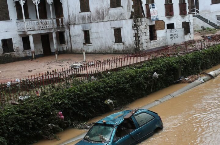 Petrópolis tem 38 óbitos e expectativa de mais chuva ao longo do dia