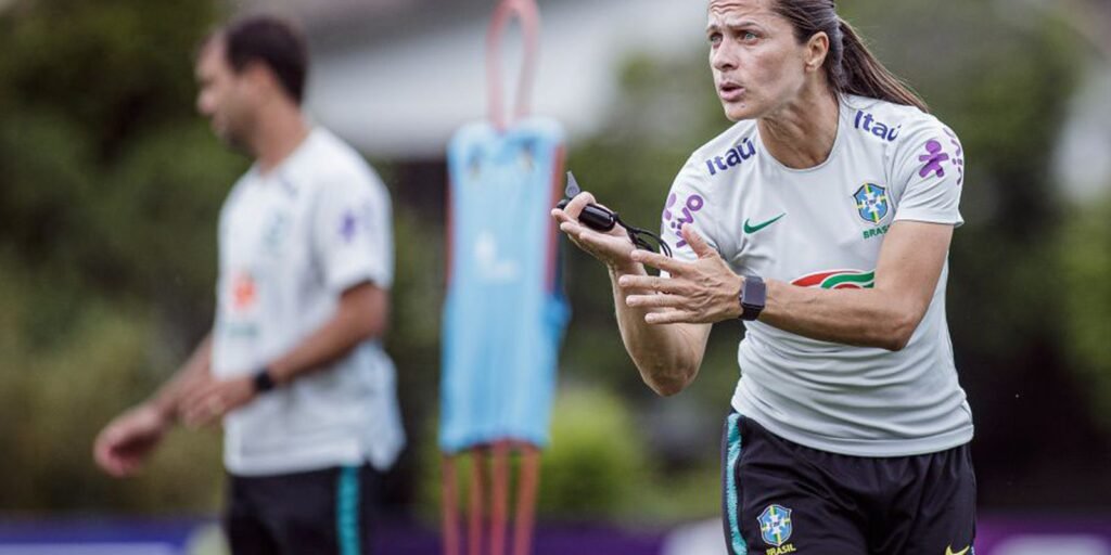 Simone Jatobá convoca seleção feminina sub-17 para Sul-Americano