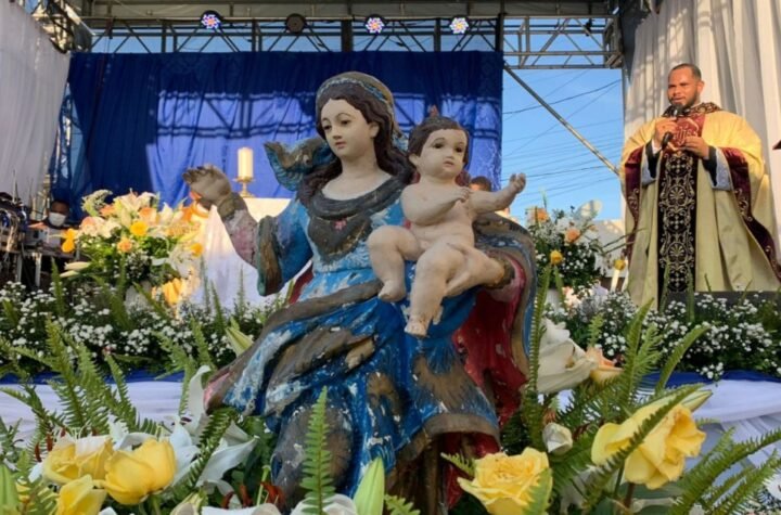 Nossa Senhora do Monte foi celebrada com missa, procissão e alvorada