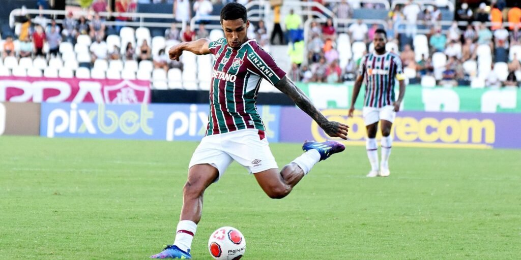 Com a cabeça na Libertadores, Flu encara Volta Redonda pelo Carioca