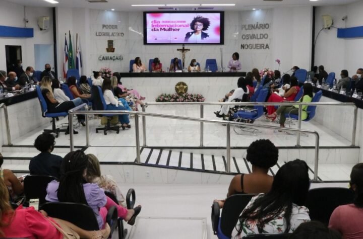 Câmara de Camaçari homenageia mulheres em sessão especial