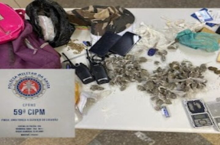 Mais de 200 porções de drogas são encontradas com dupla em Camaçari