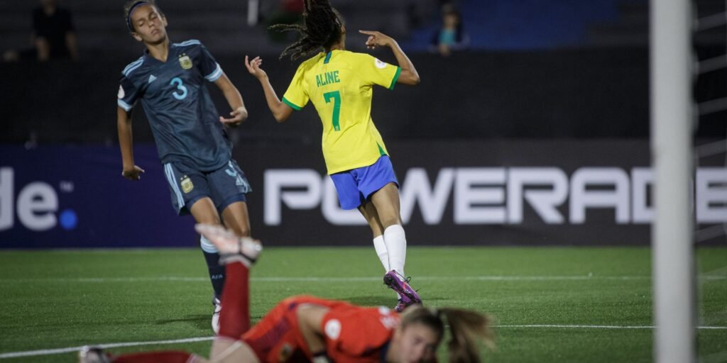 Seleção feminina bate Argentina em estreia no Sul-Americano sub-17