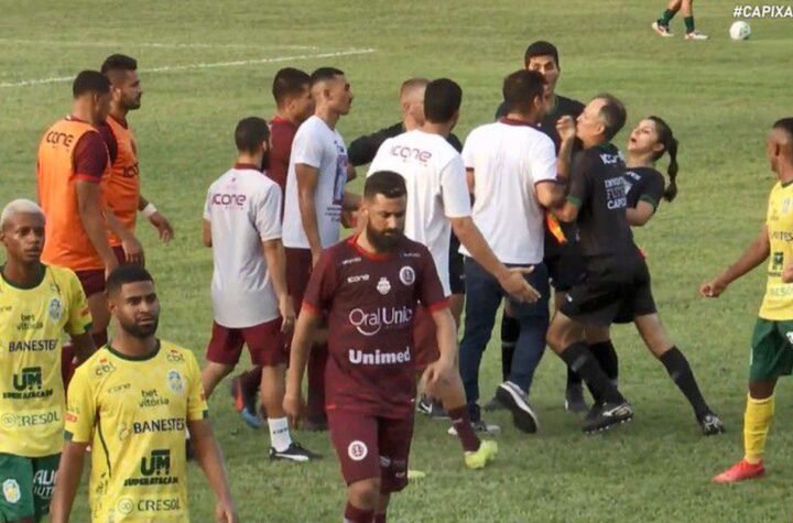 Justiça Desportiva do ES suspende Soriano por agressão à bandeirinha