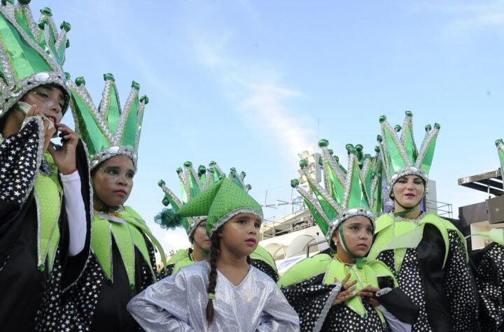 Escolas de samba mirins encerram desfiles deste carnaval no Rio