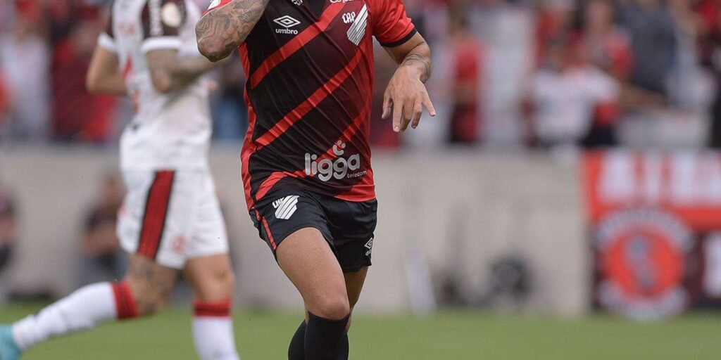 Brasileiro: Athletico-PR supera Flamengo com gol do uruguaio Terans