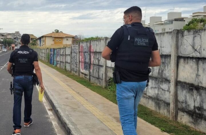 O crime ocorreu no dia 15 de abril, em Conceição do Jacuípe, e está sendo investigado pela Delegacia Territorial (DT) da cidade. Os corpos da evangélica, de 35 anos, e do filho, de 14, foram encontrados no interior da residência das vítimas.