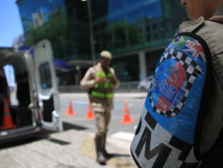 O assaltante, colocado em liberdade provisória, com tornozeleira eletrônica, possuía passagem por roubo.