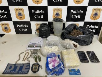 Pasta base de cocaína e maconha foram apreendidas por policiais da Delegacia de Tóxicos e Entorpecentes (DTE)