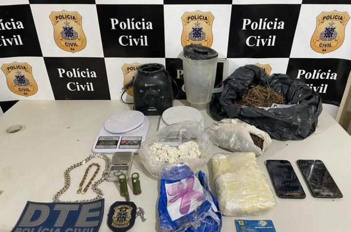 Pasta base de cocaína e maconha foram apreendidas por policiais da Delegacia de Tóxicos e Entorpecentes (DTE)