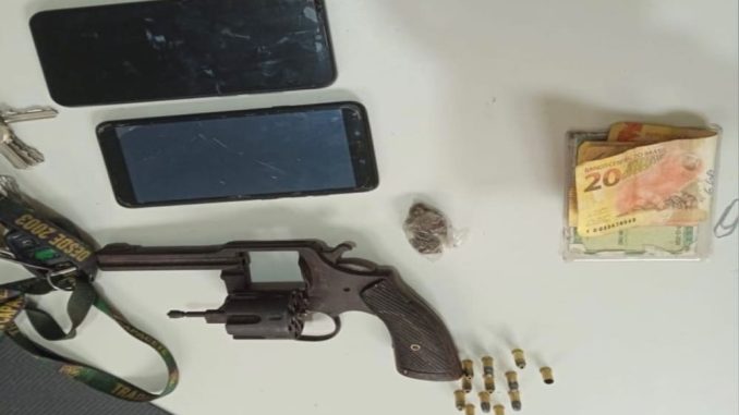 Vale dizer que, na semana passada, fizeram arrastões no centro de Coração de Maria, no Ponto de Marcos e em São Simão.