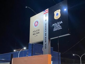 Acusada, que batizou bebida e ofereceu à vítima, possuía mandado de prisão.