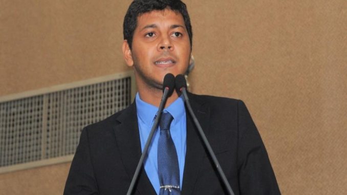 Segundo o deputado, o sistema de “vouchers” para a educação funciona em diversos países “que economizam com a educação e entregam excelentes resultados em termos de qualidade, tais como os Estados Unidos e Suíça”.