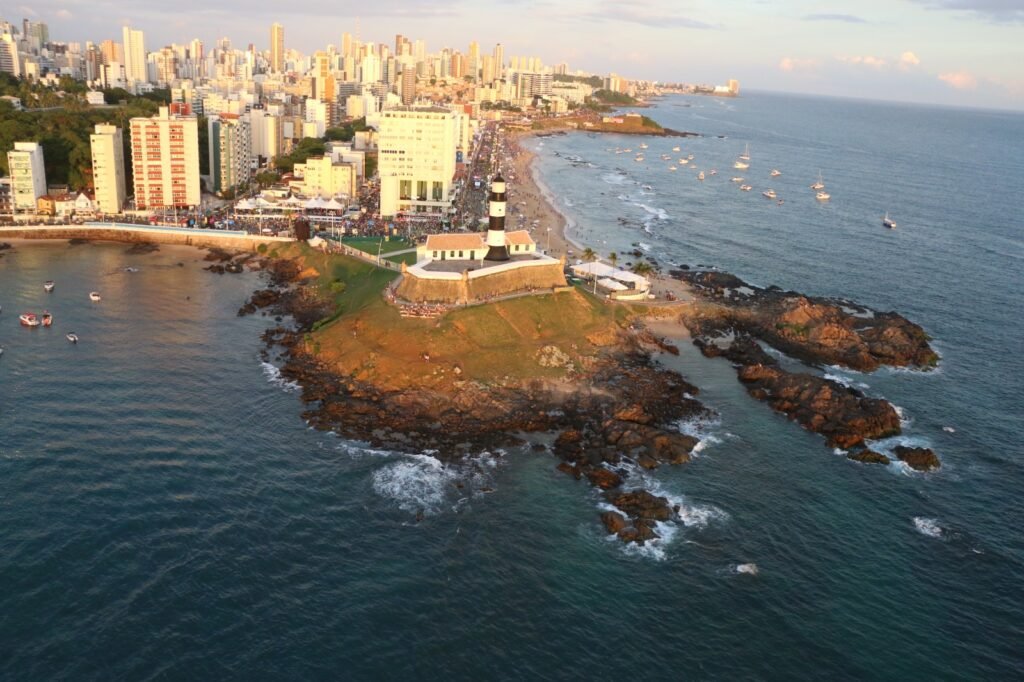 O evento aconteceu no Farol da Barra, com participações de Ivete Sangalo, Caetano Veloso e Gilberto Gil.