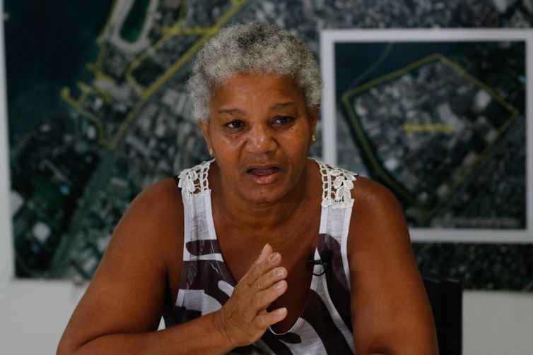 Rio de Janeiro (RJ), 12/04/2023 - A moradora da favela da Maré Ana Lúcia Alves fala sobre os impactos da violência armada em sua vida em pesquisa da Redes da Maré. Foto: Fernando Frazão/Agência Brasil