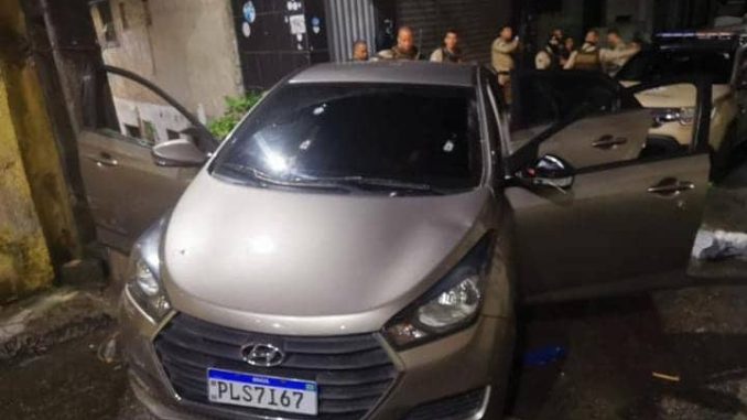 Criminoso foi flagrado na noite de segunda-feira (24), com um veículo modelo HB20 roubado e um revólver.