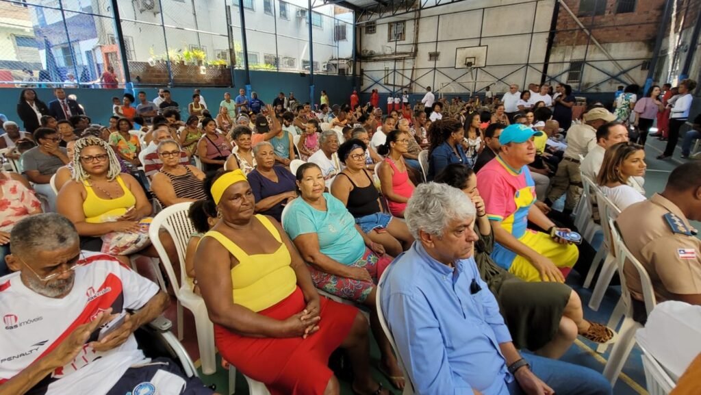 Apresentações de alunos dos projetos sociais oferecidos pela BCS e sorteio de cestas básicas marcaram o evento.