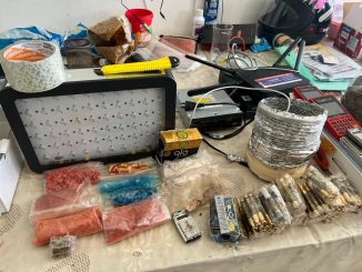 Eles foram encontrados no bairro do Resgate por policiais do Departamento de Repressão e Combate ao Crime Organizado (Draco)