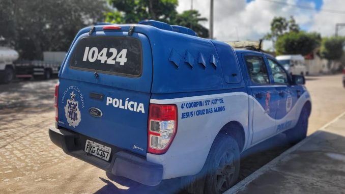 Ele cometeu o crime em 2020 e estava foragido desde o ocorrido. Os policiais encontraram ele na Zona Rural do município