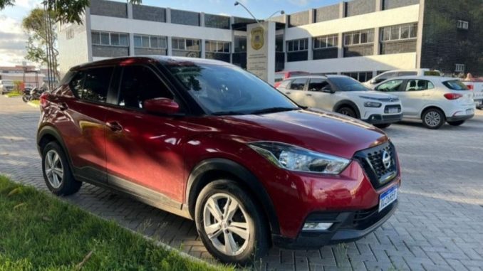 Ela foi autuada por receptação e está à disposição da Justiça