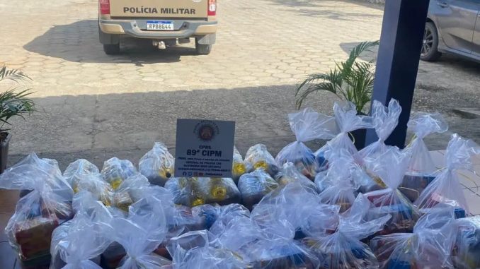 Mantimentos foram entregues por policiais da 89ª CIPM.