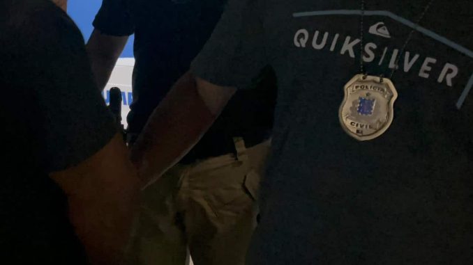 O criminoso foi monitorado quando entrou no circuito do evento e teve três mandados de prisão cumpridos por policiais disfarçados