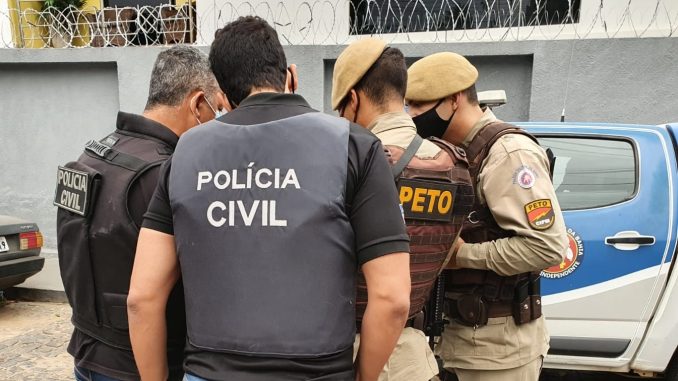 Armas, drogas, dinheiro e munições foram apreendidos. Um suspeito foi preso durante a ação, que contou com equipes de diferentes unidades da 12ª Coorpin/Itaberaba