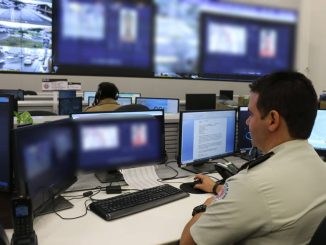 Alertas repassados pelo Centro Integrado de Comunicações para unidades policiais ajudaram na recuperação de um carro e uma moto.