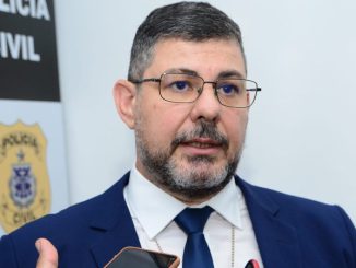 Até o momento, 13 pessoas são investigadas, uma delas é proprietária de uma pistola calibre 9mm e possui Registro de Colecionador Atirador e Caçador (CAC).