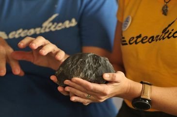 Rio de Janeiro (RJ), 13/04/2023 - Apresentação do meteorito Santa Filomena, primeira peça incorporada à coleção de meteoritos do Museu Nacional (UFRJ) após o incêndio de 2018. Foto: Tânia Rêgo/Agência Brasil