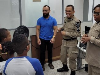 Visita de pais e alunos à unidade, nesta terça-feira (23), reforçou os cuidados que crianças e adolescentes surdos precisam ter no ambiente escolar.