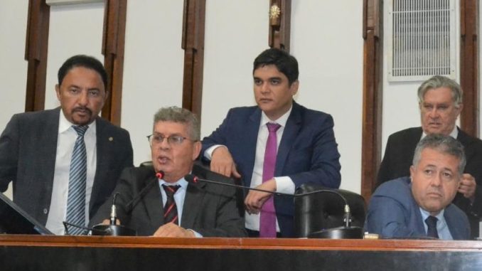 Além desta matéria, que provocou muitos debates, os parlamentares apreciaram também diversas outras proposições