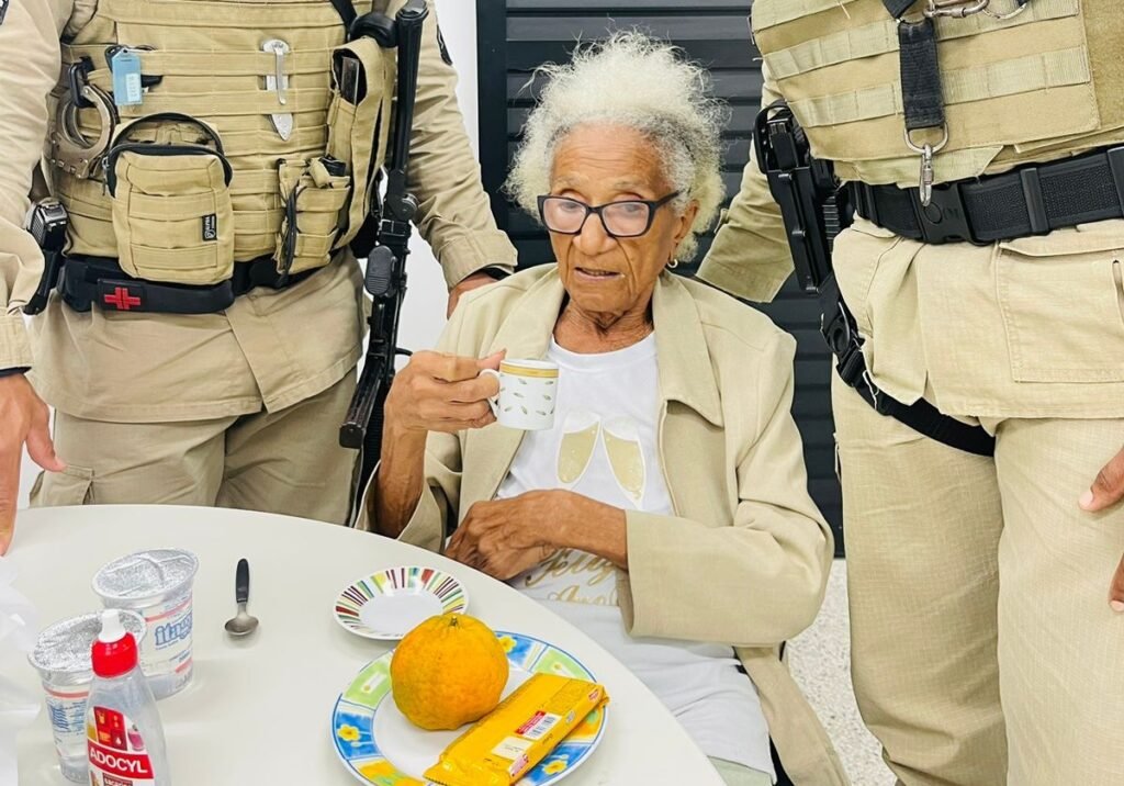 Moradora do bairro de Vida Nova, em Lauro de Freitas, a senhora foi encontrada no Rio Vermelho, na noite da segunda-feira (22).