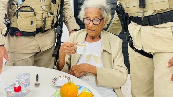 Moradora do bairro de Vida Nova, em Lauro de Freitas, a senhora foi encontrada no Rio Vermelho, na noite da segunda-feira (22).