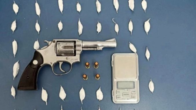 O suspeito de tráfico foi preso durante ação conjunta das polícias Civil e Militar