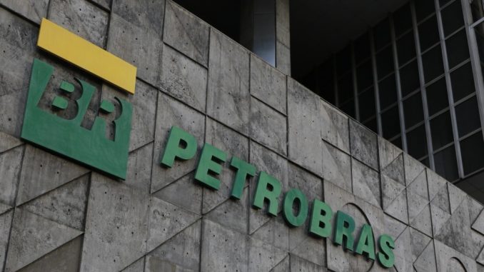 Pela regra vigente, as oscilações externas refletiam direta e automaticamente no mercado interno