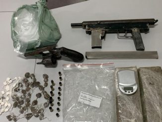 Uma pistola também foi retirada das ruas, dois homens foram localizados.