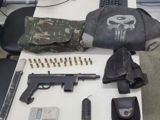 De acordo com o subcomandante, o criminoso que estava com a arma era de Salvador e se escondia naquela região.