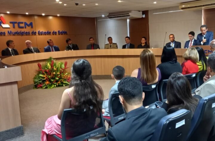 A solenidade aconteceu no plenário José Casaes e Silva, no TCM, no Centro Administrativo.
