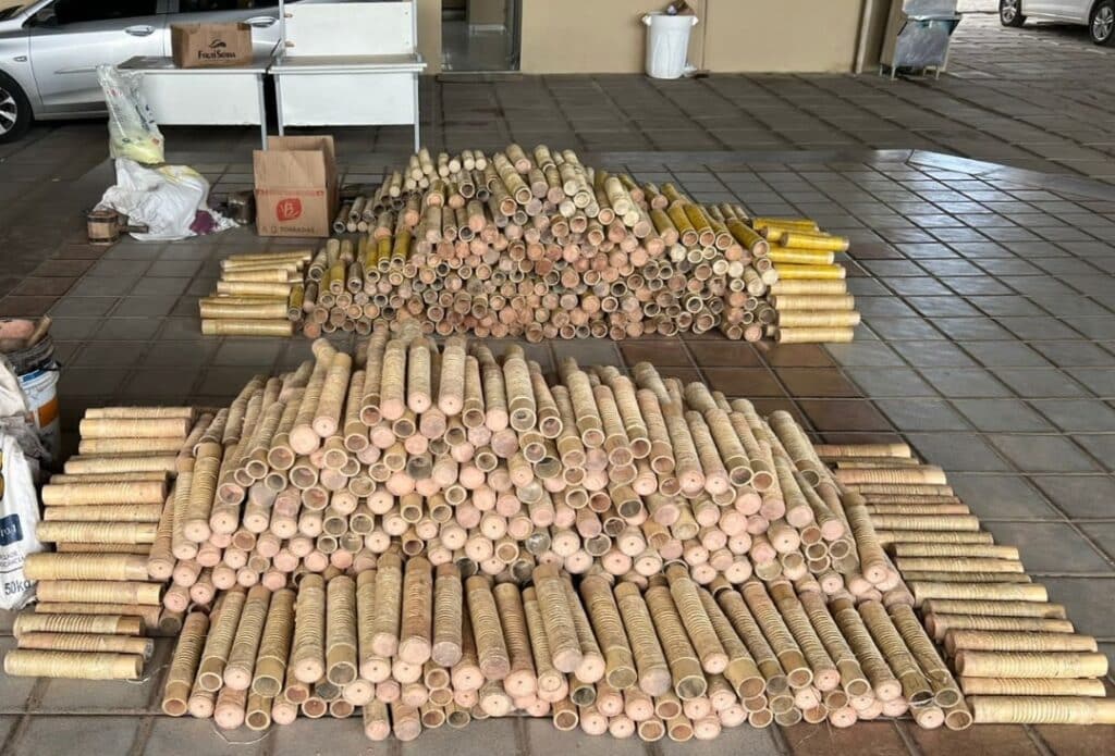 Cerca de 1.300 artefatos explosivos foram encontrados nos dois locais por equipes da 27ª CIPM.