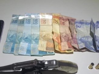 As ações distintas ocorreram neste domingo (11), nas cidades de Uauá. Um revólver foi apreendido.