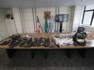 Cerca de oito integrante de uma facção atacaram traficantes rivais, no bairro do Lobato, mas acabaram surpreendidos pelas forças estaduais e federal no bairro de Tancredo Neves.