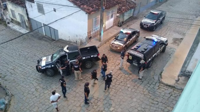 Aporá; Homem é preso em flagrante com dinheiro falso Ele foi flagrado com vinte cédulas de R$50 falsificadas que recebeu pelo Correios