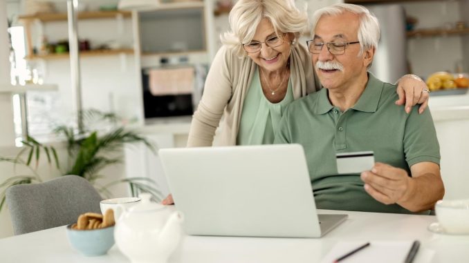 A CredFácil listou dicas importantes para que aposentados não entrem na lista de inadimplentes e consigam equilibrar as contas.