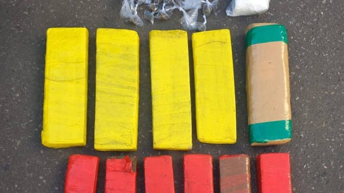 Policiais militares patrulhavam com o objetivo de combater o crime organizado, quando flagraram a dupla.