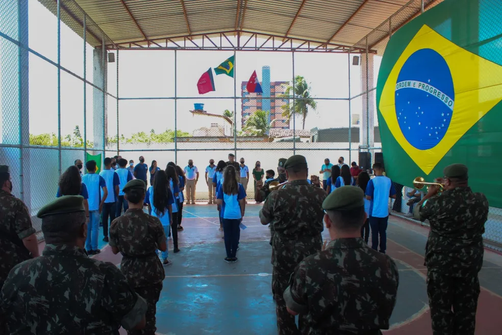 Decisão foi tomada em conjunto pelos ministérios da Educação e da Defesa. Programa era uma das prioridades do governo na gestão Bolsonaro: consumiu R$ 64 milhões no ano passado e atendeu o equivalente a 0,1% das escolas do país.