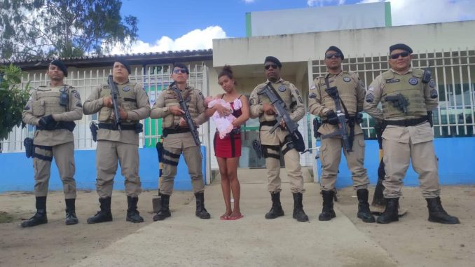 A criança foi encaminhada para atendimento hospitalar.