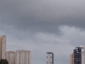 De acordo com o Instituto Nacional de Meteorologia (Inmet), as temperaturas devem variar entre 21 °C e 27°C no sábado (22) e no domingo (23)